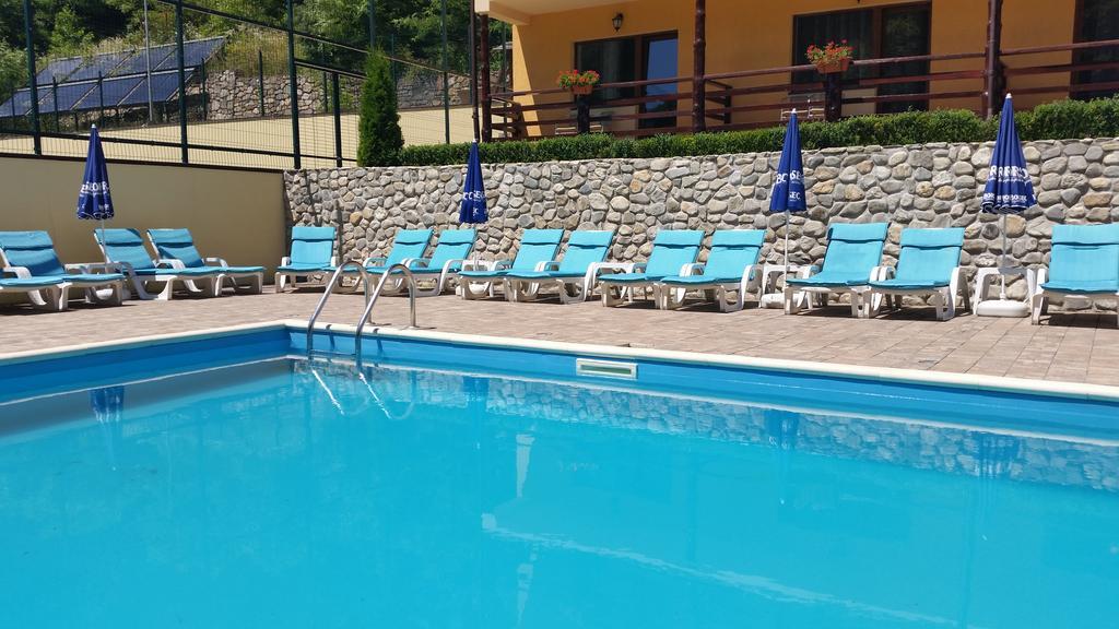 Pension Curmatura Stezii Rasinari Exterior photo