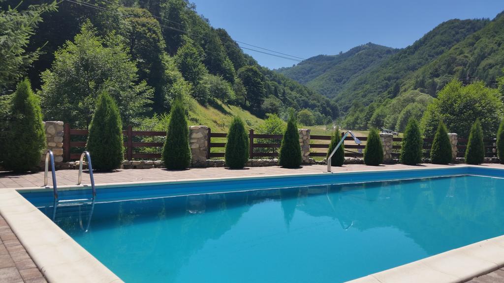 Pension Curmatura Stezii Rasinari Exterior photo