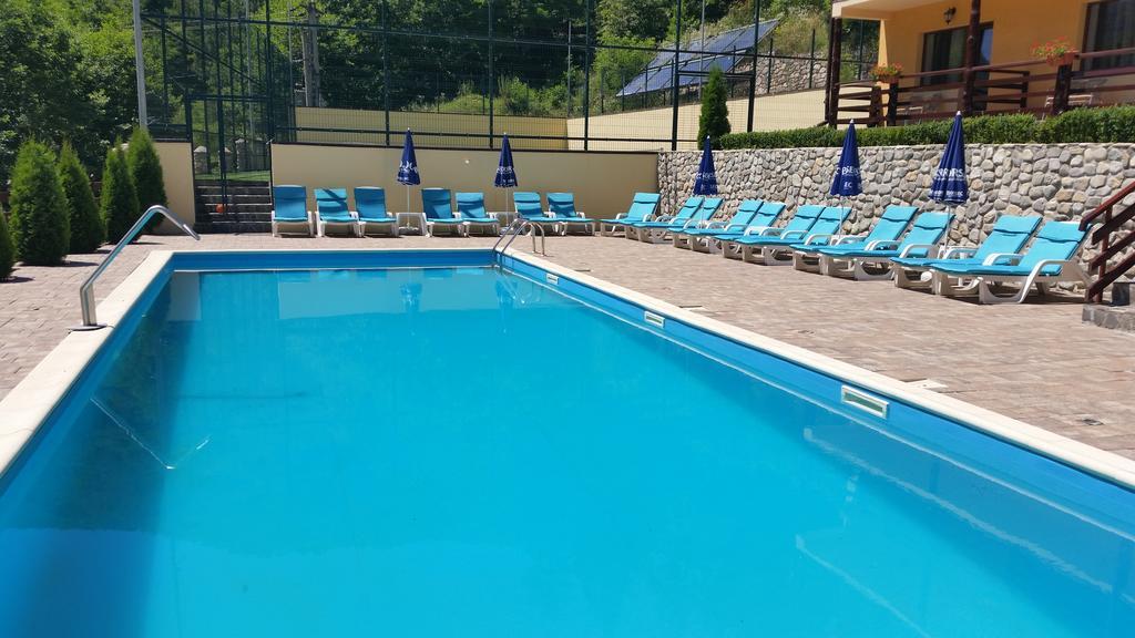 Pension Curmatura Stezii Rasinari Exterior photo